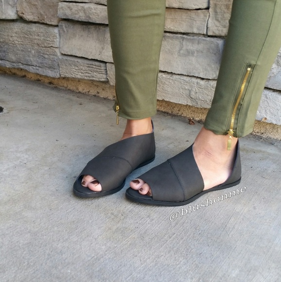 Shoes - 🎉 Last Sz 6 🎉 Peep Toe Ankle Cut Out Flats Shoes - 🎉 Last Sz 6 🎉 Peep Toe Ankle Cut Out Flats